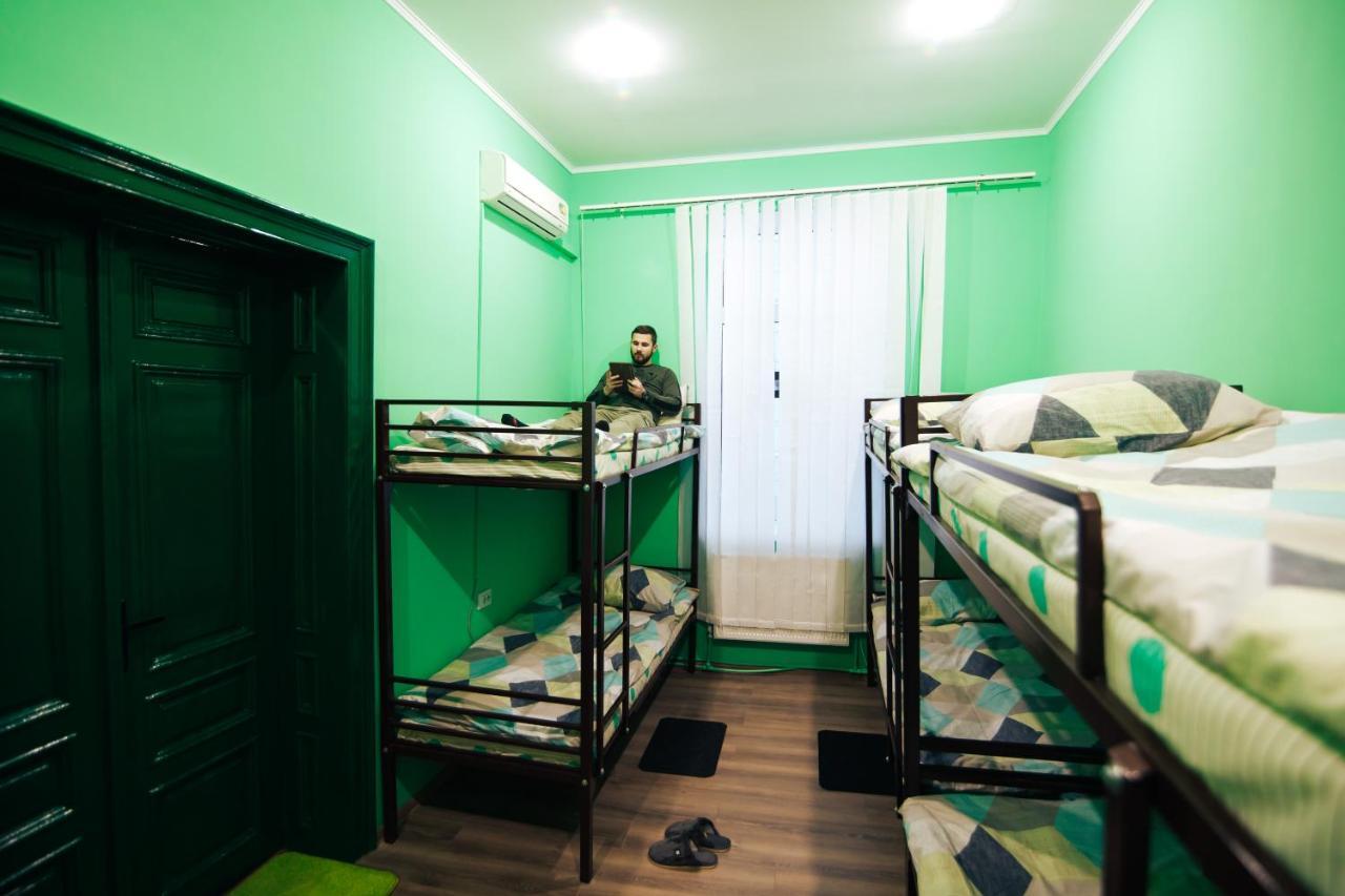 איוונו-פרנקיבסק Hostel “Lime” מראה חיצוני תמונה