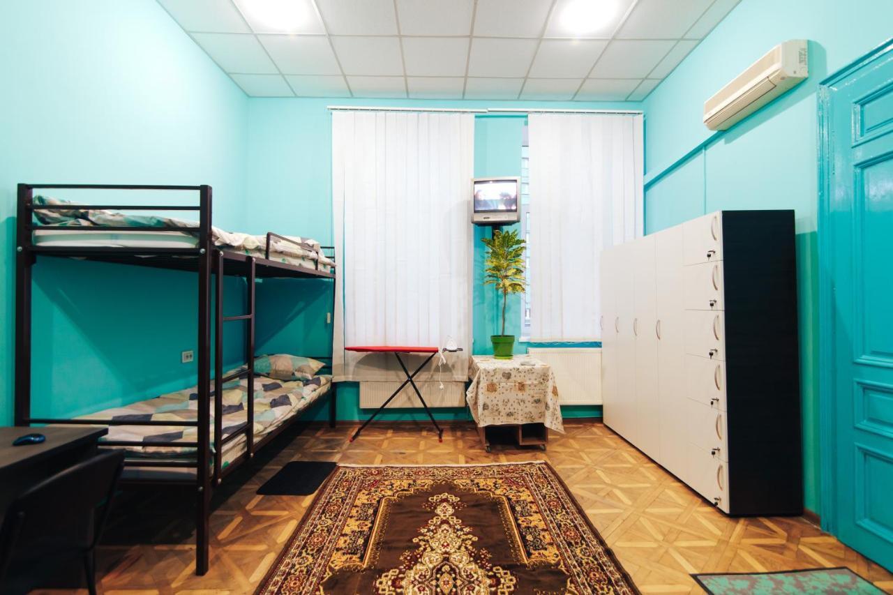 איוונו-פרנקיבסק Hostel “Lime” מראה חיצוני תמונה