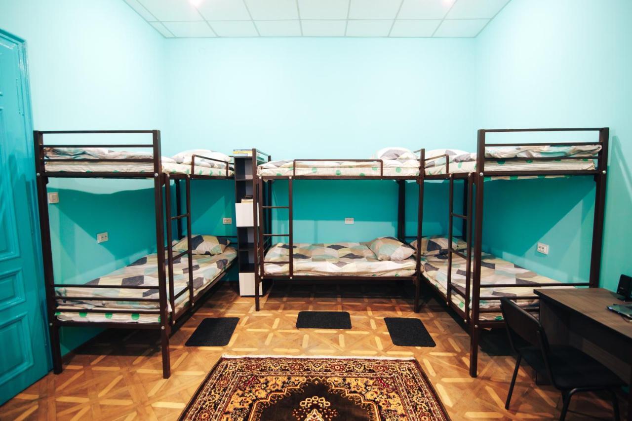 איוונו-פרנקיבסק Hostel “Lime” מראה חיצוני תמונה