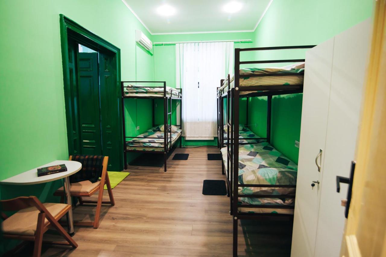 איוונו-פרנקיבסק Hostel “Lime” מראה חיצוני תמונה