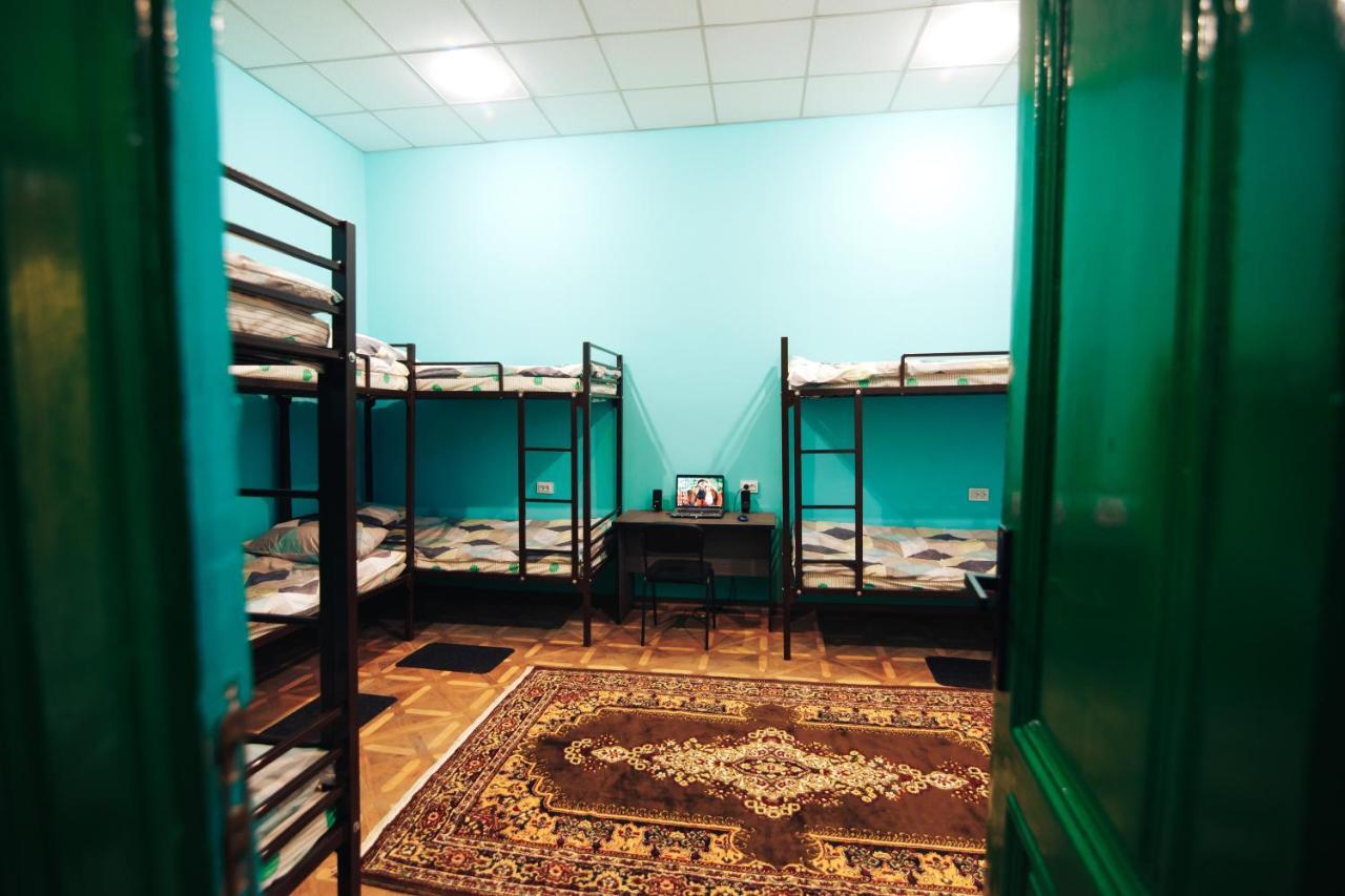 איוונו-פרנקיבסק Hostel “Lime” מראה חיצוני תמונה