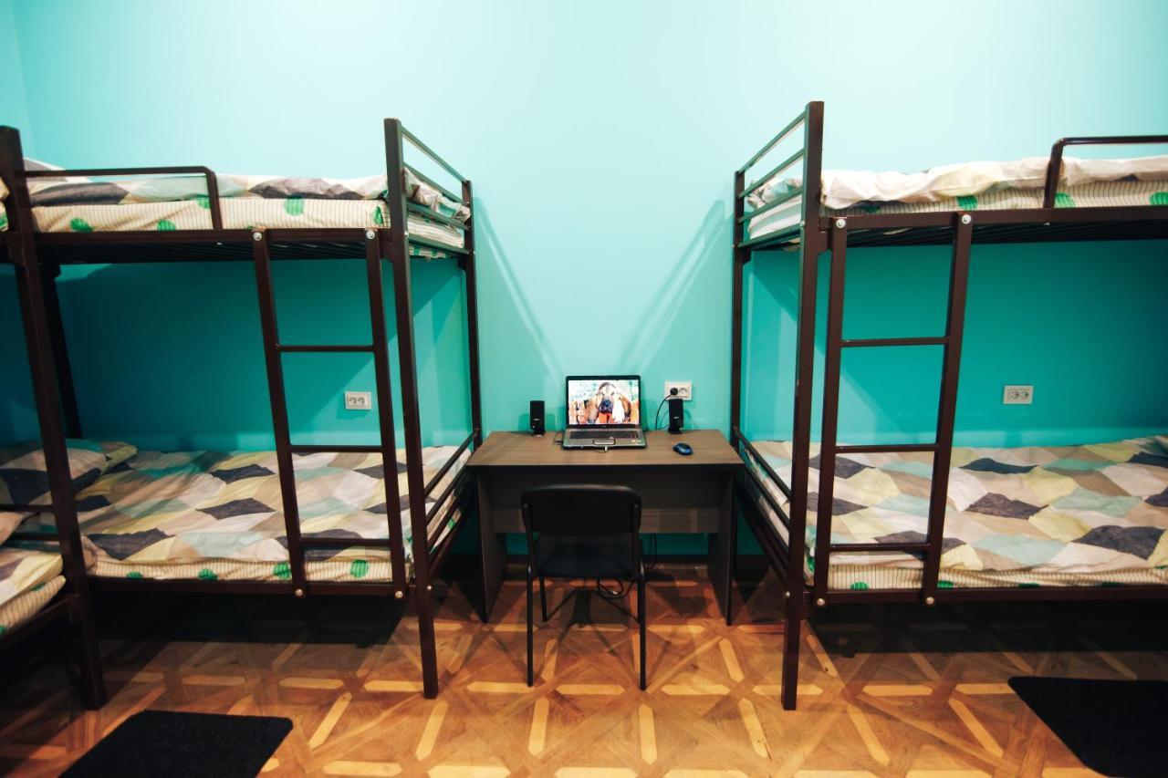 איוונו-פרנקיבסק Hostel “Lime” מראה חיצוני תמונה