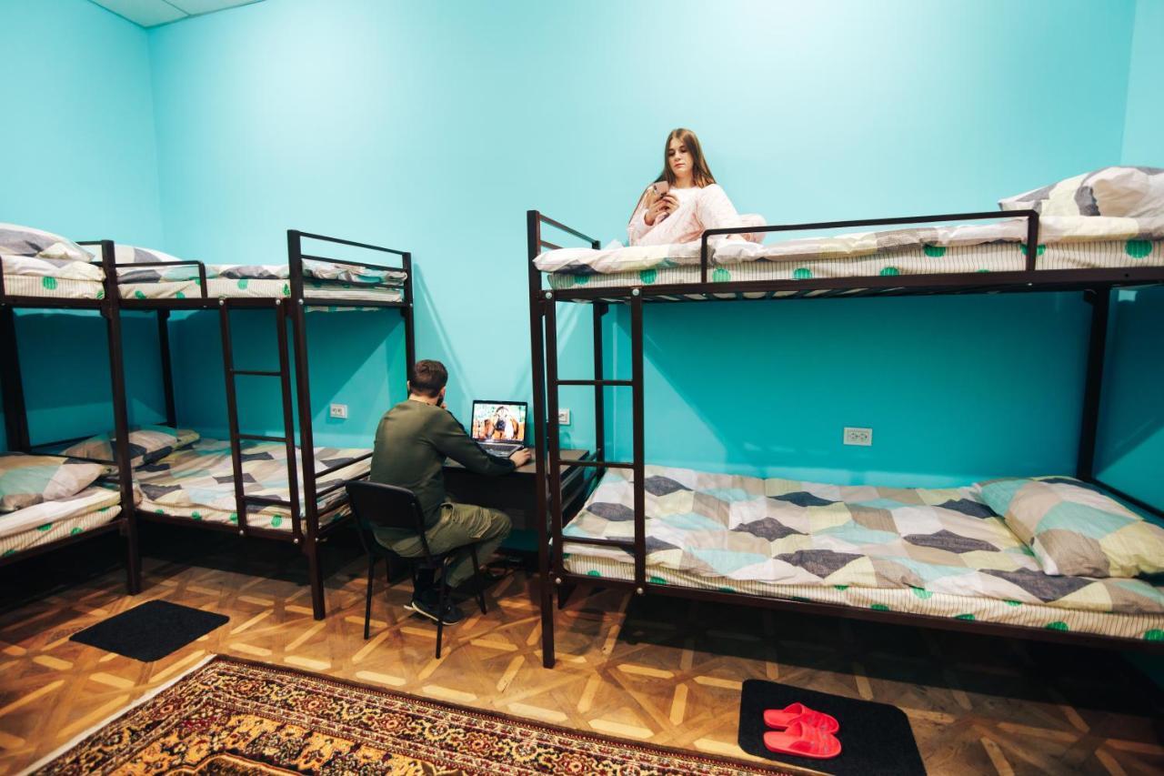 איוונו-פרנקיבסק Hostel “Lime” מראה חיצוני תמונה